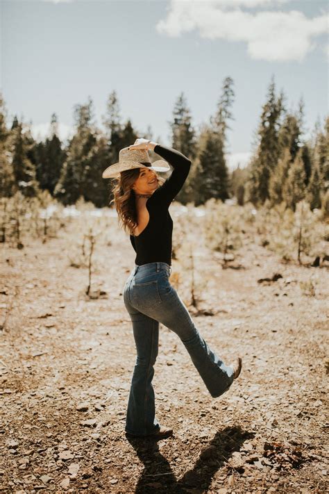 Cowgirl Photoshoot Senior Photo Outfits Cowgirl Photoshoot Western Photoshoot