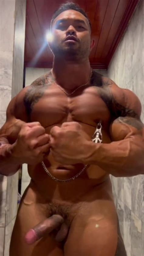 Hot Thai Muscle Hunk ThisVid