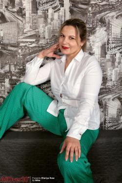 Allover Ellariya Rose Mature Housewives Aug