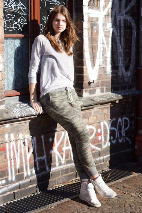 Sweet Pants - Outfit and label introduction