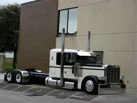 Lowered Peterbilt