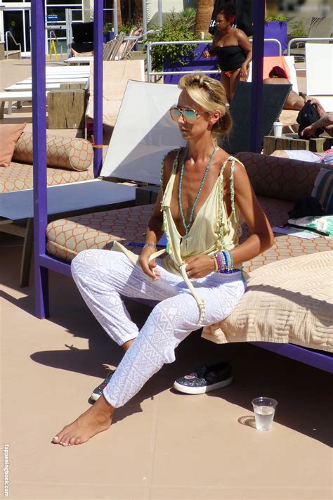 OOPS International Nude The Fappening Photo FappeningBook