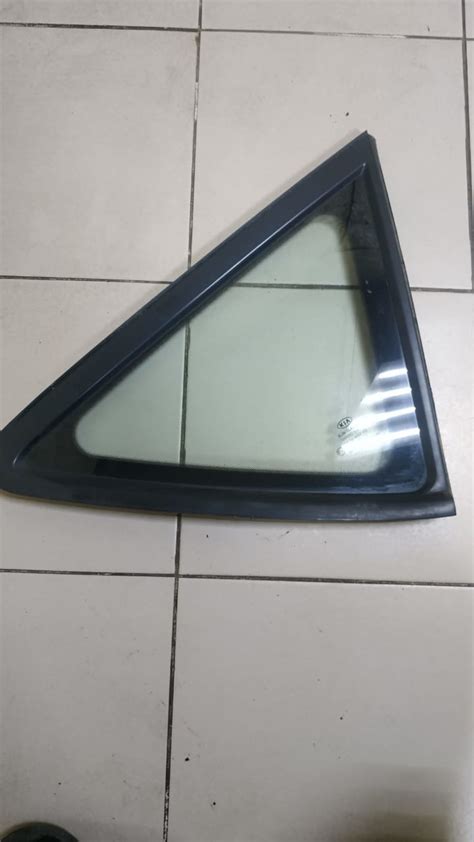 Стекло кузовное глухое правое Kia Ceed I (2006–2010) | Артикул 6637