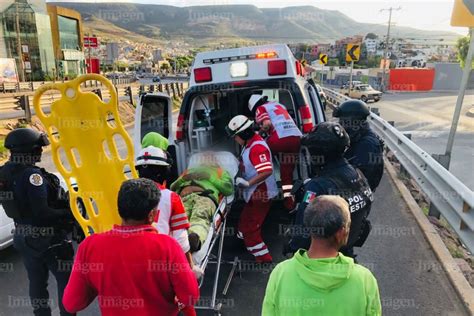 Hombre Resulta Herido Tras Caer De Su Camioneta En El Bulevar L Pez