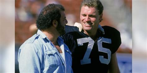 Howie Long Net Worth 2023: Love Life and all you need to know - 73buzz