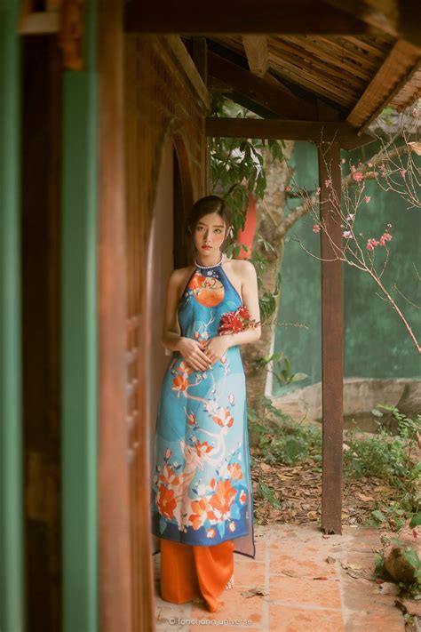 Hot Girl H Kinh T Qu C D N Khoe Vai Tr N G I C M Trong B Nh N Xu N B O D N Tr