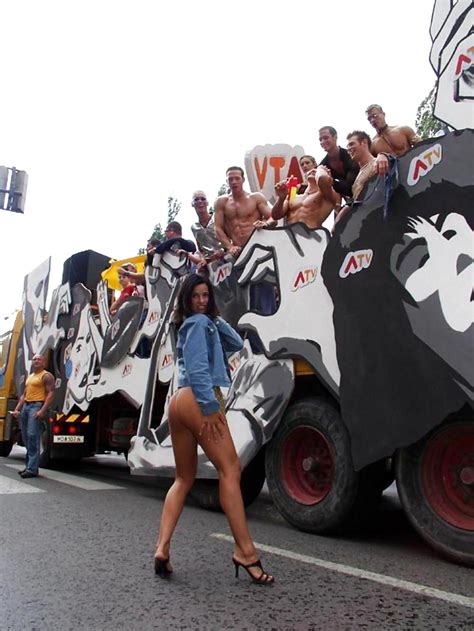 Fetishistic FLASHING IN PUBLIC NOEMI XXX Porn Album