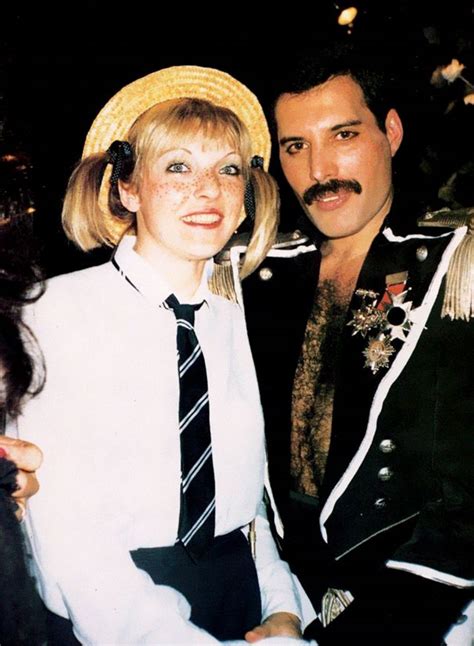 25 Photos Of Freddie Mercury And Mary Austin - His First And Only True