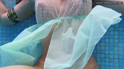 Hottest Underwater Swimming Babe Lizi Vogue