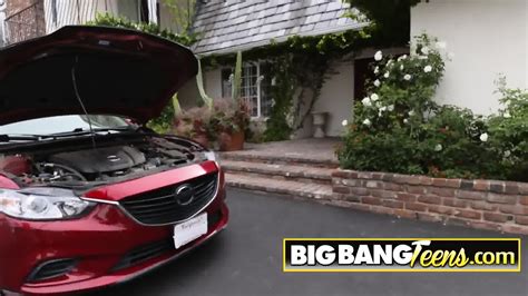 Amazing Bubble Butt Brunette Fucks