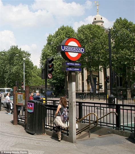 Bank Station Tube Worker Refused To Help Woman Who Saw Man Carrying Out Sex Act Daily Mail