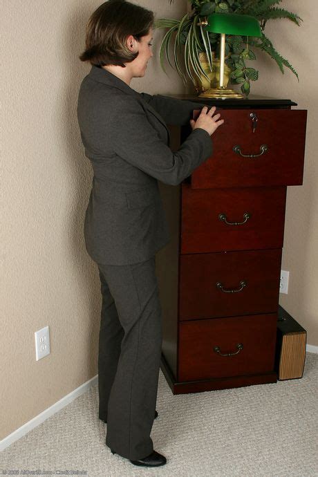 Mature Amateur Jocelyn Shows Off Her Big Ass Her Hot Feet