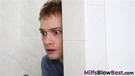 Milf Hottie Gives Handjob And Sucks