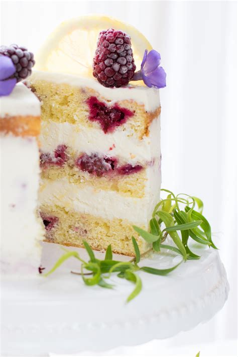 Tort semi naked z nutą cytryny i jeżynami Od kuchni