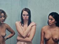 Naked Kelsey Carlisle In Amazon Hot Box