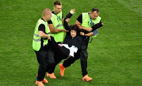 Mundial 2022 Qatar La invasión de Pussy Riot por la liberación de los presos políticos de