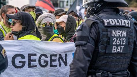 Afd Parteitag Polizisten Durch Tritte Gegen Den Kopf Verletzt Svz