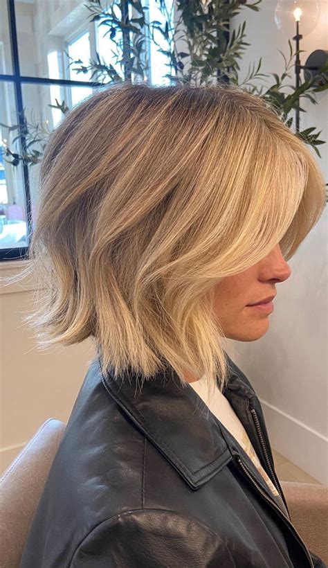 Refreshing Hair Color Ideas For The Sunny Season Dirty Blonde Short Bob With Flip Ends