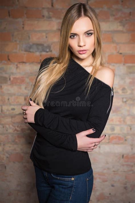 Belle Jeune Blonde Nue Photo Stock Image Du Beau Couverture