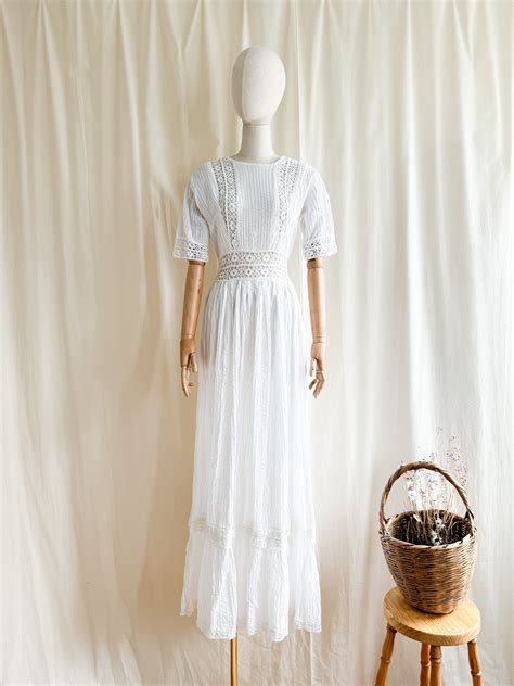 Incredible Precious Holy Grail Rare 70s Pintuck Mexican Lace Trimmed M