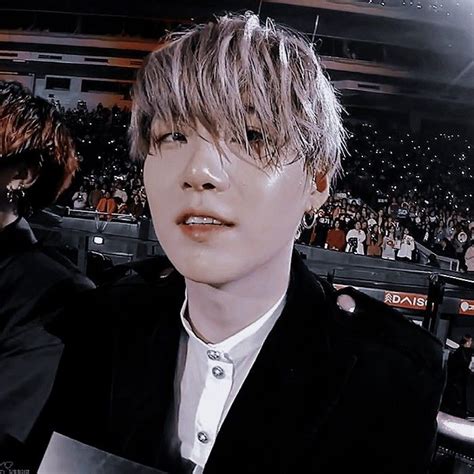 Pin By 𝙻𝙰𝙻𝚄𝙽𝙰 On B A N G T A N Dark Aesthetic Suga Min Yoongi