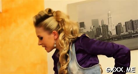 Mature Babe Gets Pussy Worked