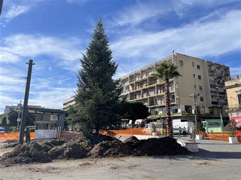 Messina Si Prepara Al Natale Alberi E Mercatini Nelle Piazze E Pista