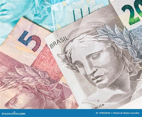 Moeda Real Dinheiro Brasil Reais Notas De Reais Foto De Stock