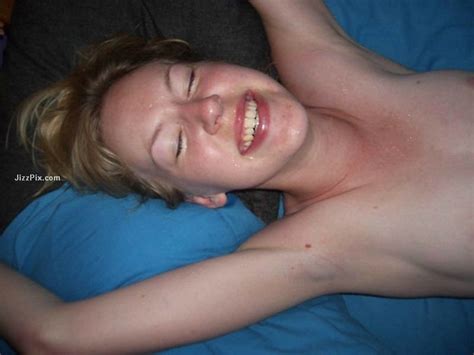 Really Hot GF Sucking Dick