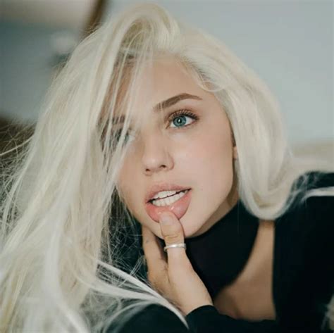 Platinum Blonde Beauty LaceFront Wig Wig 22 24inch Lace Front Wigs Platinum Blonde Synthetic