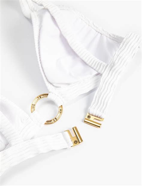 Beyaz Kadın Üçgen Bikini Üstü Dokulu Metal Aksesuarlı 3SAK10021MM Koton