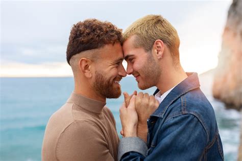 Página Imágenes de Pareja Gay Hombres Descarga gratuita en Freepik