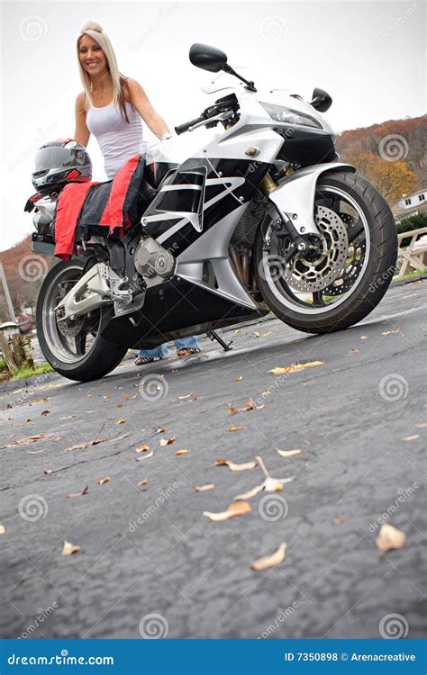 Nana Blonde De Cycliste Photo Stock Image Du Magnifique