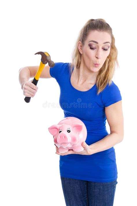 Jeune Et D Isolement Femme Blonde Folle Cassant Son Interdiction Porcine Rose Photo Stock