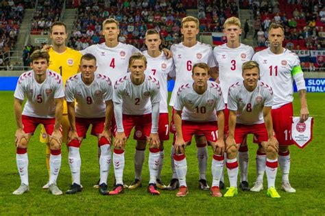 El lío que tiene a la selección danesa jugando con futbolistas amateur