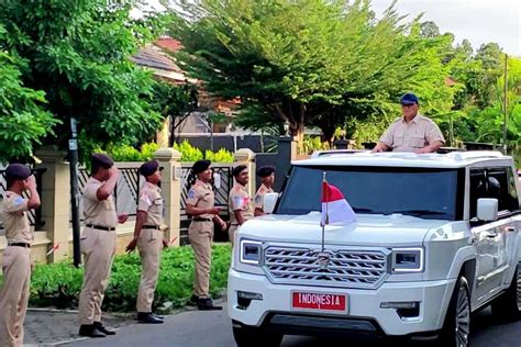 Menaiki Maung Mv Garuda Limousin Putih Kedatangan Presiden Prabowo