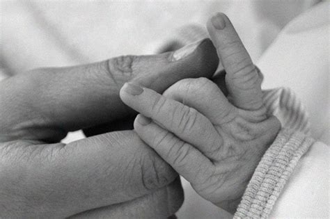 Gpa Madre Surrogata Cerca Di Tenersi Il Bambino Di Una Coppia Gay Gay It