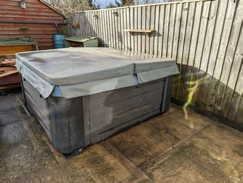 Jacuzzi Hot Tub With Leak For Sale From United Kingdom