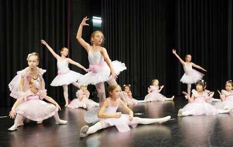 Ballett Und Hip Hop In Kernen Tanz Show Mit 70 Kindern Und