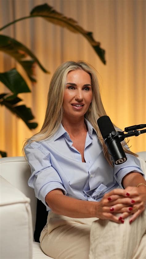 How late is TOO late for a first date? ⏳👀 #streetinterview #