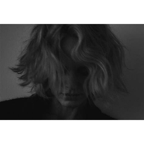 Amber Valletta Nude Sexy Photos Thefappening