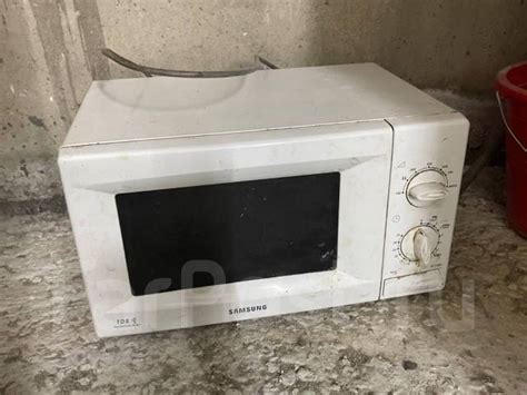 Микроволновая печь Samsung, б/у, в наличии. Цена: 1 500₽ в Уссурийске