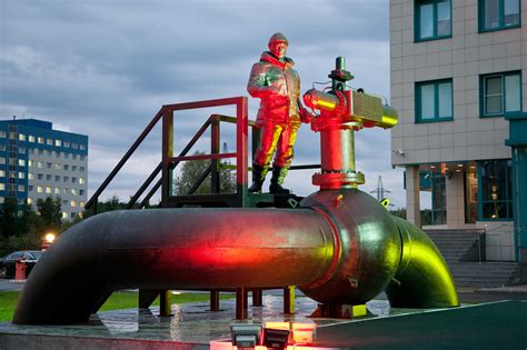 Открытие памятника Газовику