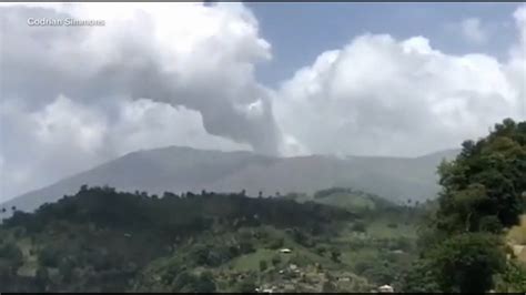 St Vincent volcano eruption could be imminent as thousands evacuate ...