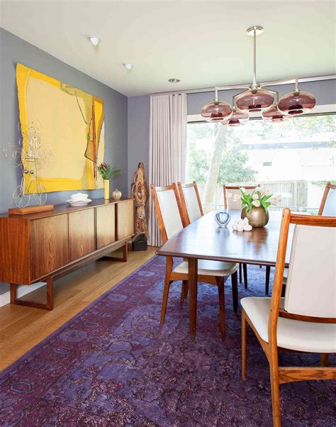 Should You Put a Rug Under a Dining Room Table? 7 Rules to Follow