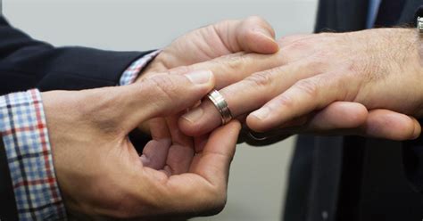 Mariage Pour Tous Un Maire Basque Refuse De C L Brer Des Mariages Gay Marie Claire