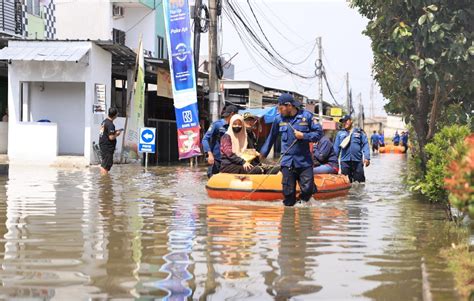 Genangan Air Akibat Intensitas Hujan Tinggi Di Kota Tangerang Mulai Surut