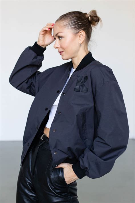 Бомбер из хлопкового габардина с пропиткой и кожаной нашивкой “К ...