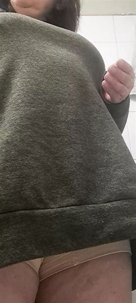 MILF Opening The Body Opening And Taking Out Her Hairy Pussy Amateur Amateur Porn XHamster