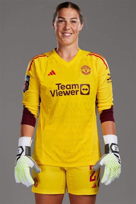 Mary Earps Partner: Is The English Goalkeeper Married? - Players Bio